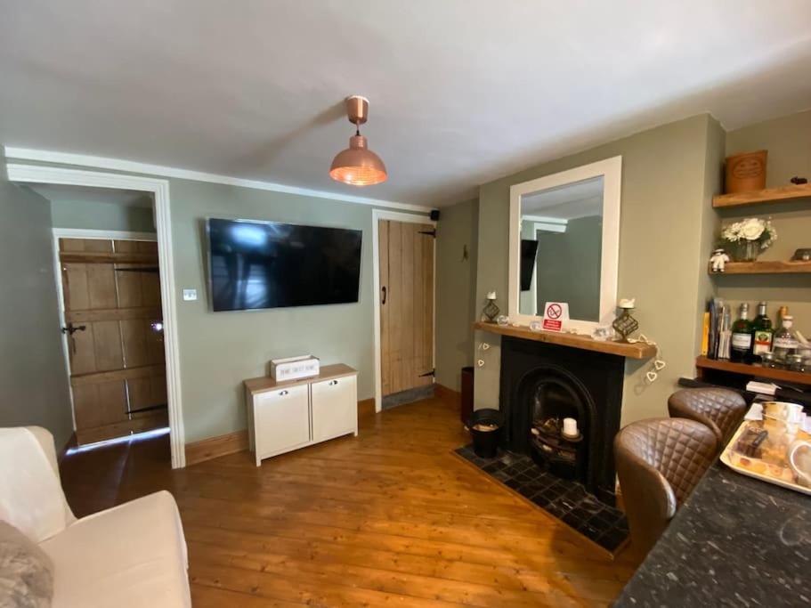 Outskirts Of Ulverston, Entire Cottage - Sleeps 4 Buitenkant foto