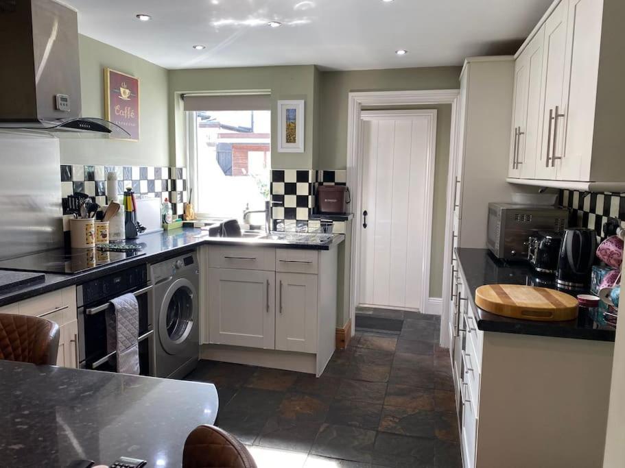 Outskirts Of Ulverston, Entire Cottage - Sleeps 4 Buitenkant foto